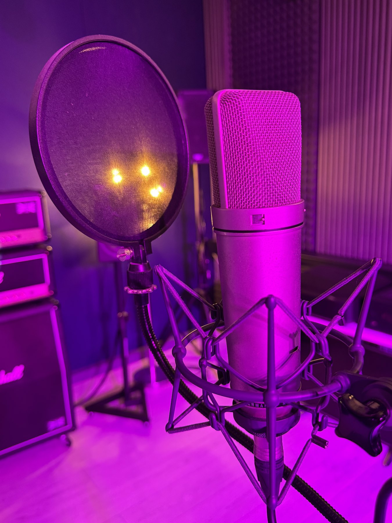 Neumann U87 in studio a Groove Factory