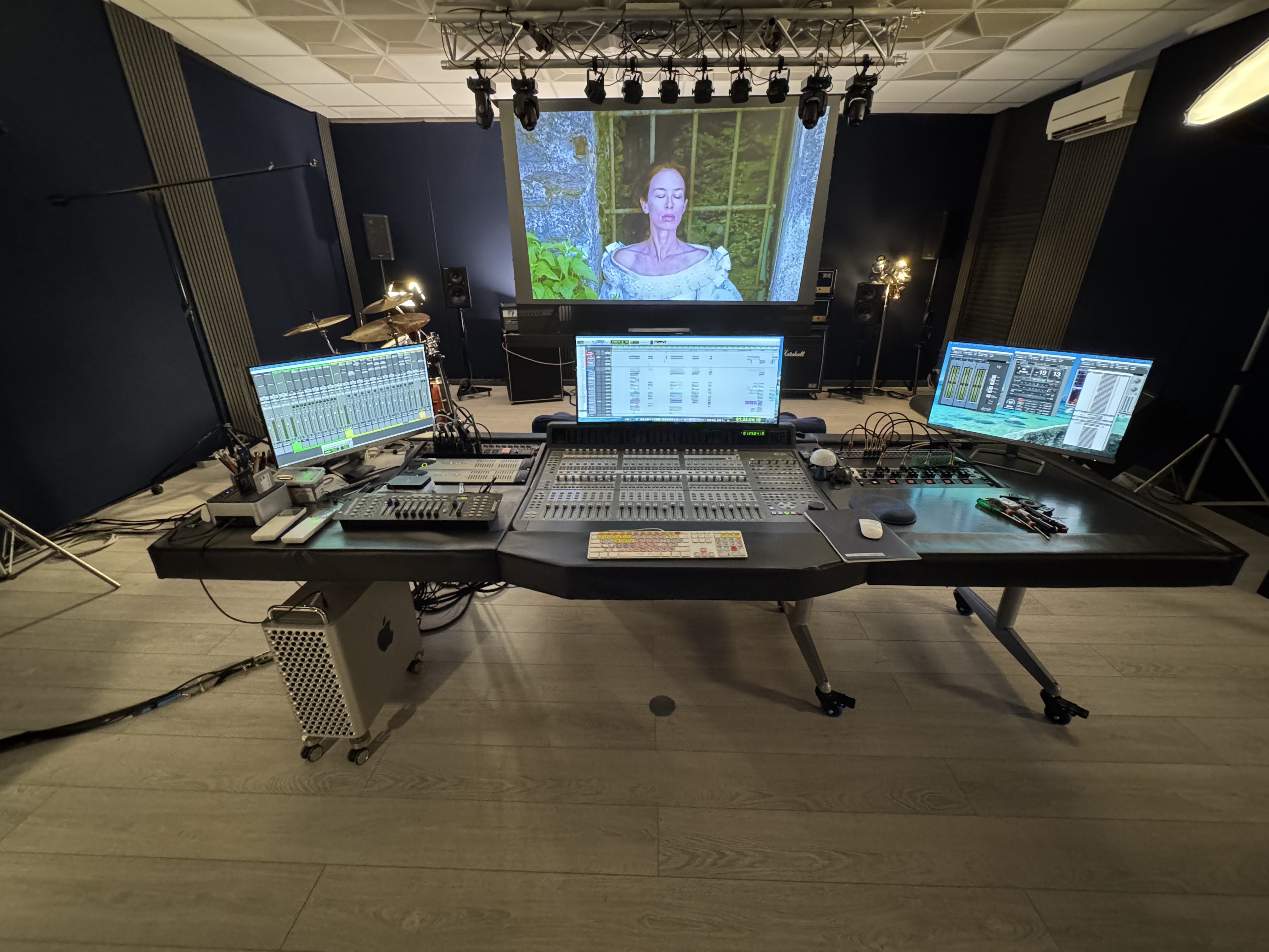 Regia Groove Factory durante una sessione di post-produzione cinematografica 5.1