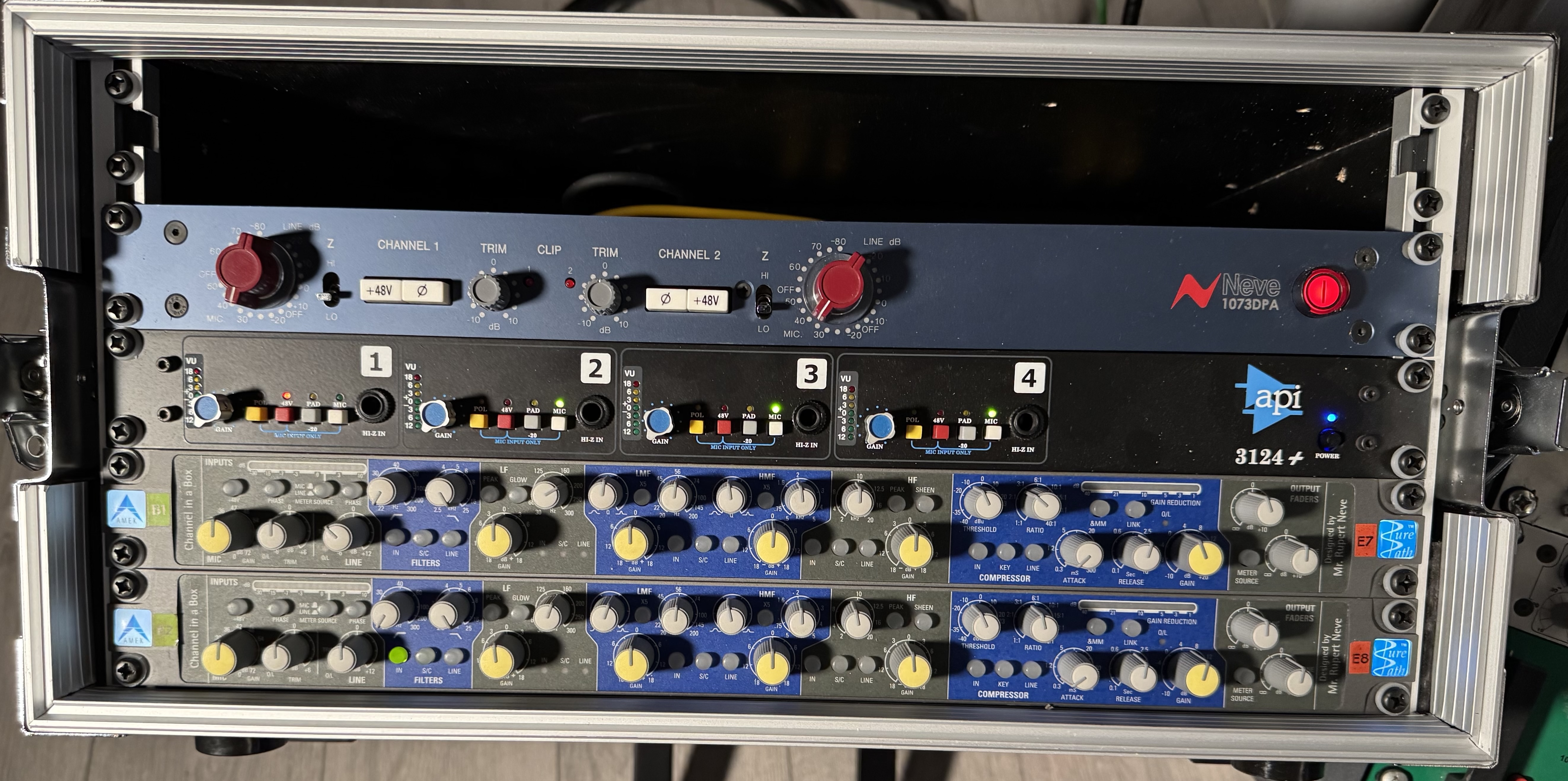 Rack preamplificatori Groove Factory
