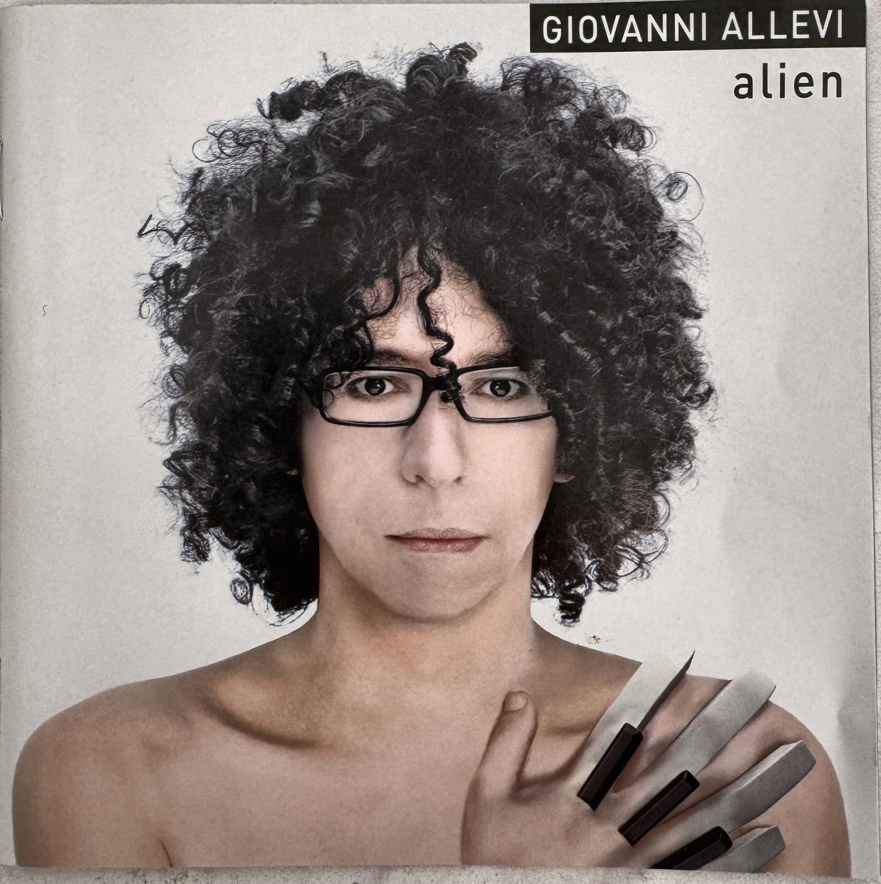 Giovanni Allevi — Alien, copertina dell’edizione 2010.